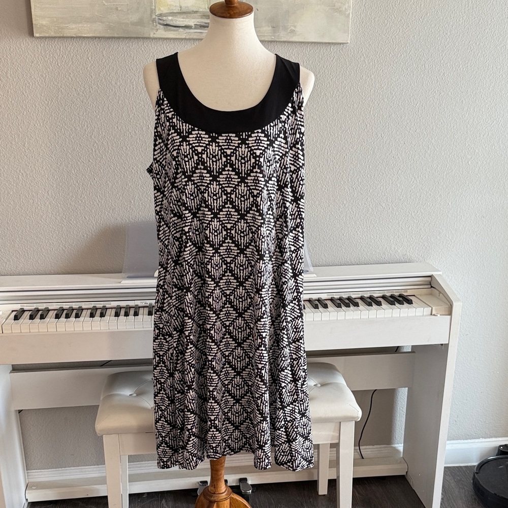 Ellen Parker Black and White Stretchy Dress Sz 2X NWT